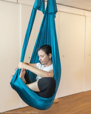 Posture inversée yoga aérien Nantes